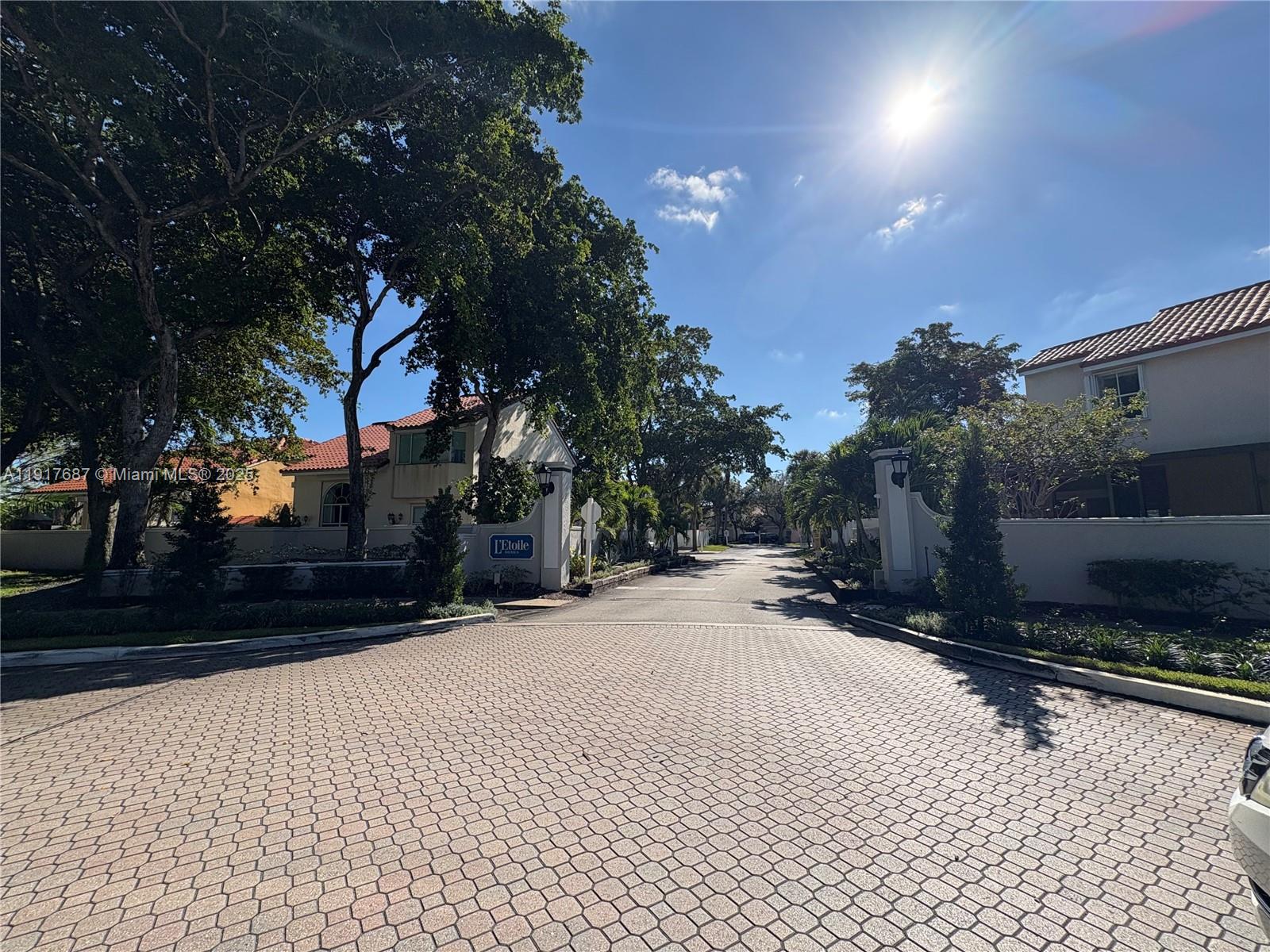 3195 North 36th Avenue Hollywood, FL 33021 - Photo 2 of 28