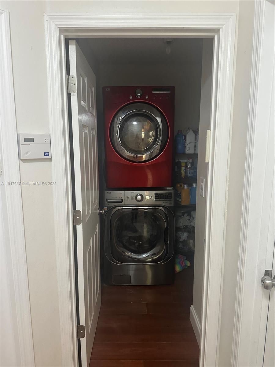 3195 North 36th Avenue Hollywood, FL 33021 - Photo 27 of 28 a utility room with dryer and washer
