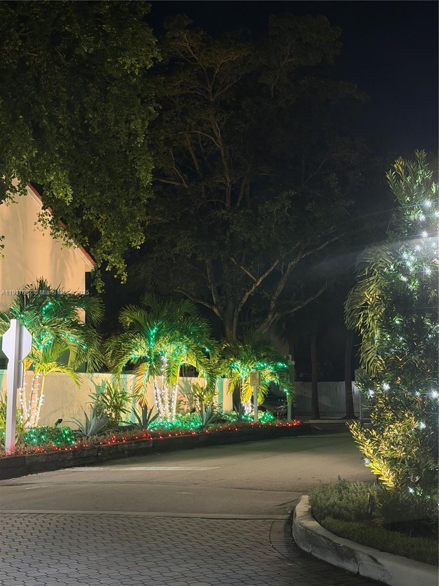 3195 North 36th Avenue Hollywood, FL 33021 - Photo 6 of 27 a backyard of a house with lots of green space