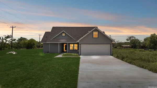 $359,900 | 123 Ranchero, Natalia, TX 78059