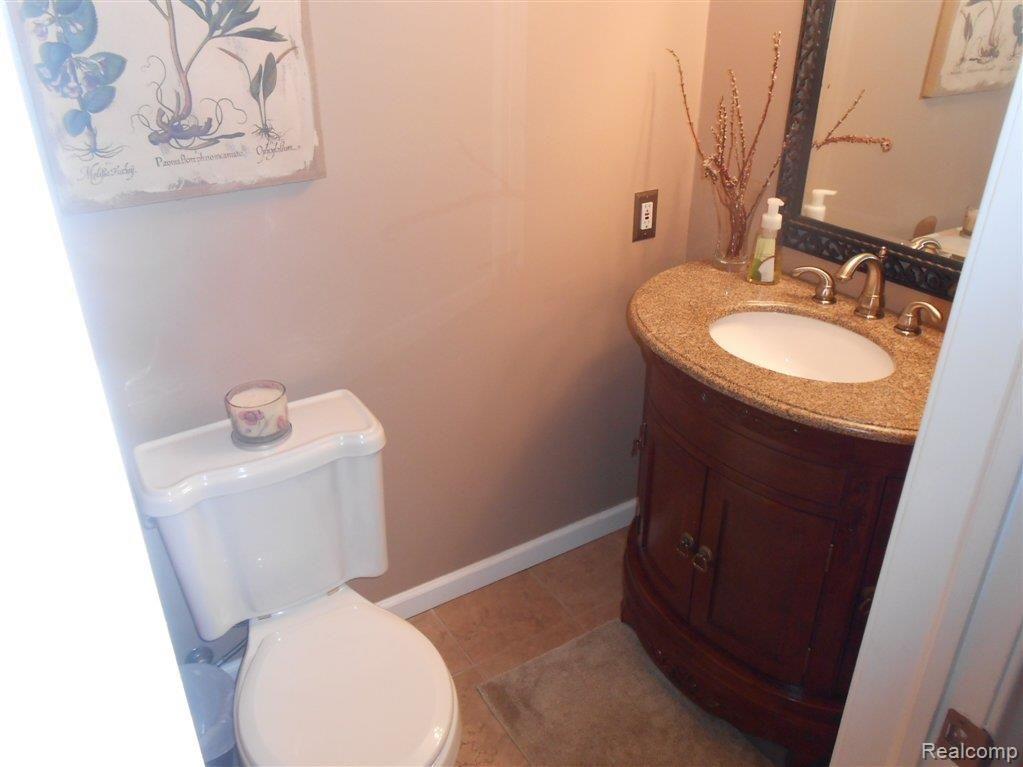 5779 Beechview Drive Rochester, MI 48306 - Photo 17 of 25 Half Bath.JPG