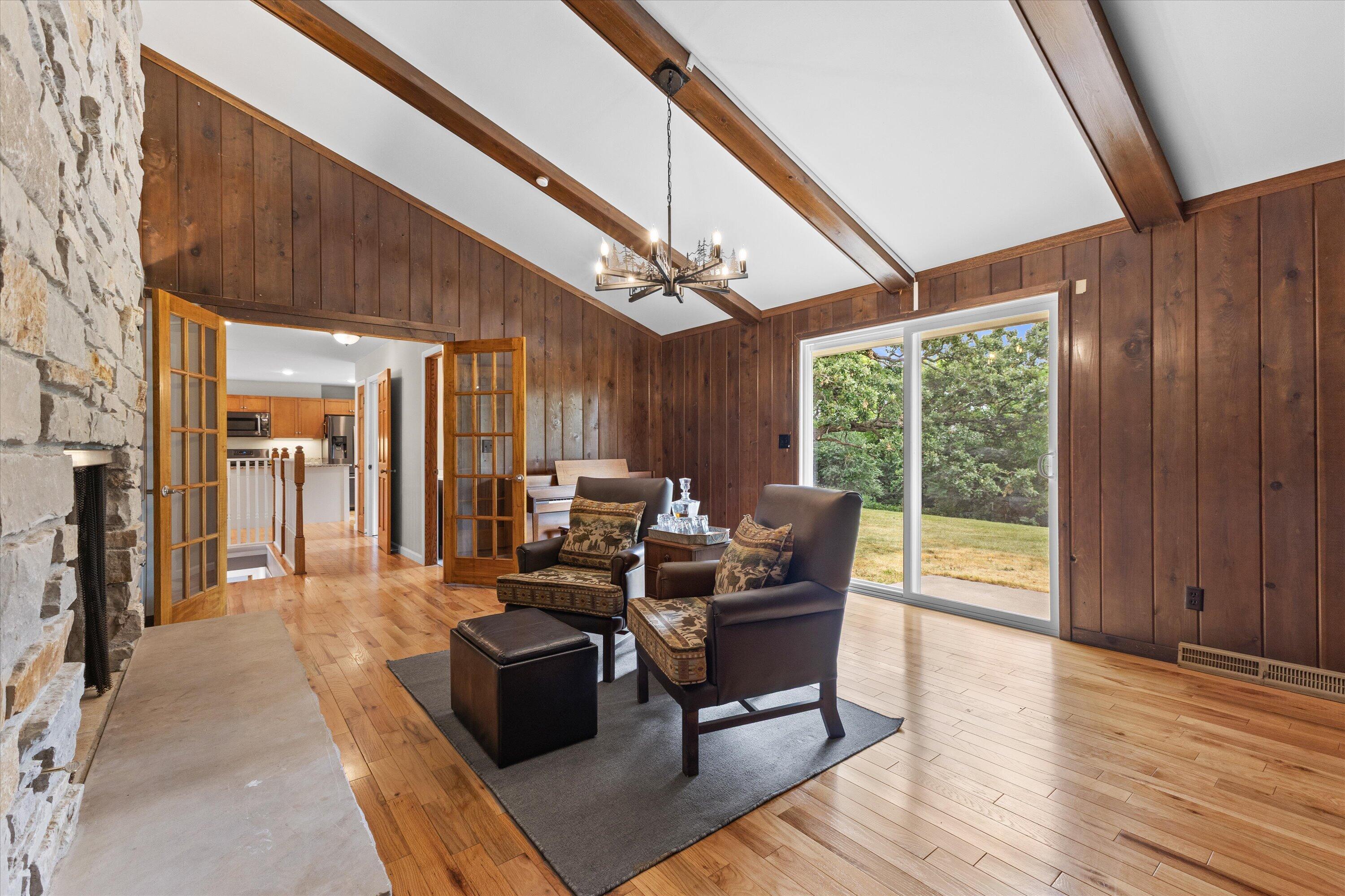 3025 S Road Lyons, WI 53147 - Photo 15 of 47 Hardwood Floors