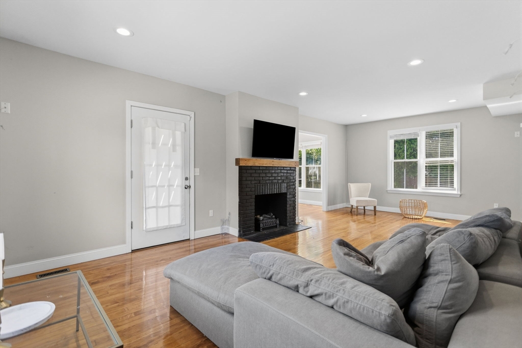 1159 River Road Agawam, MA 01001 - Photo 6 of 42