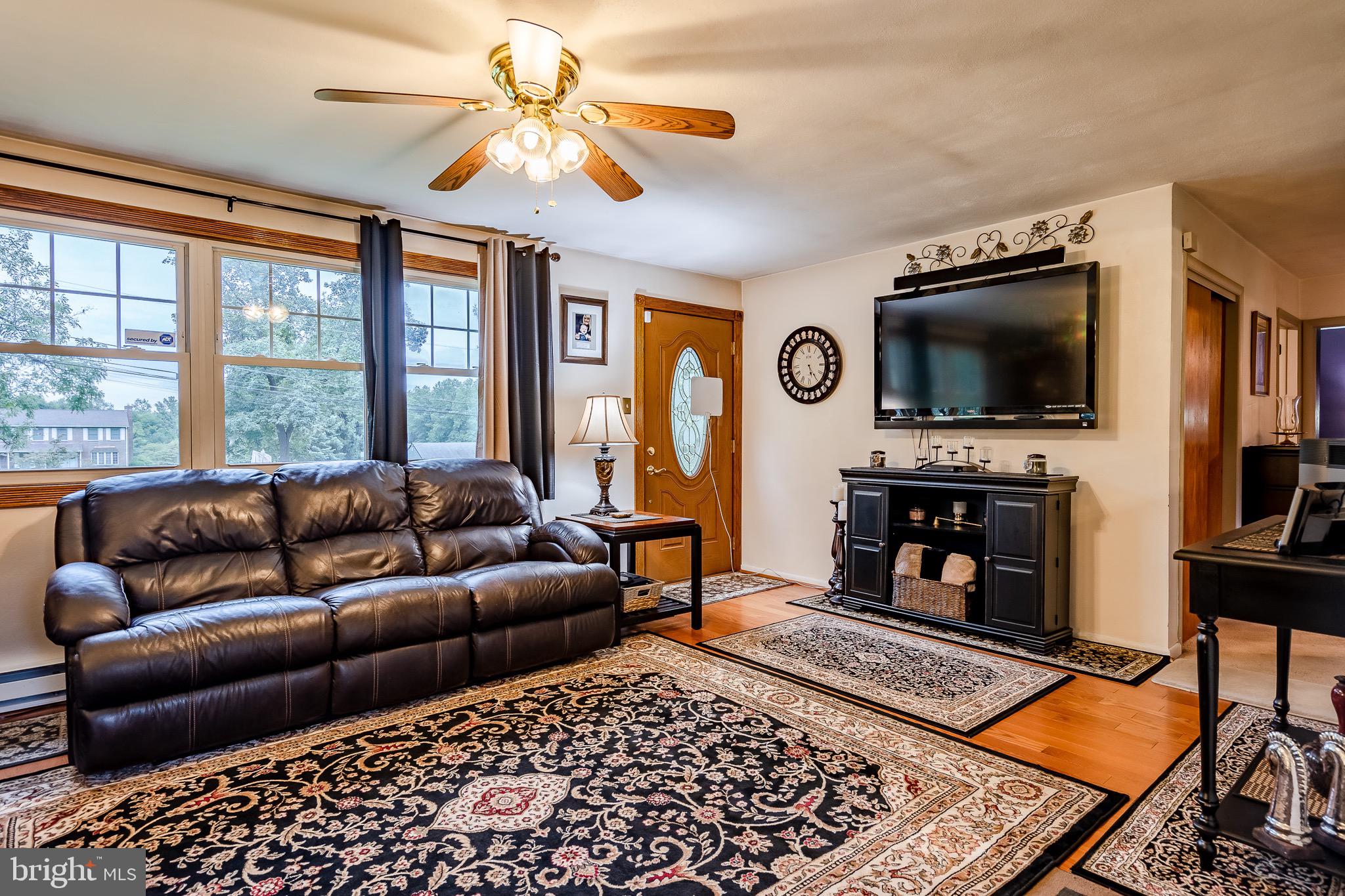 17 Buckwalter Road Spring City, PA 19475 - Photo 5 of 42 Living Room