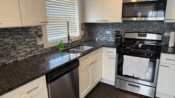 $3,200 | 8408 South Lorel Avenue, Burbank, IL 60459