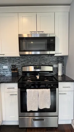 $3,200 | 8408 South Lorel Avenue, Burbank, IL 60459