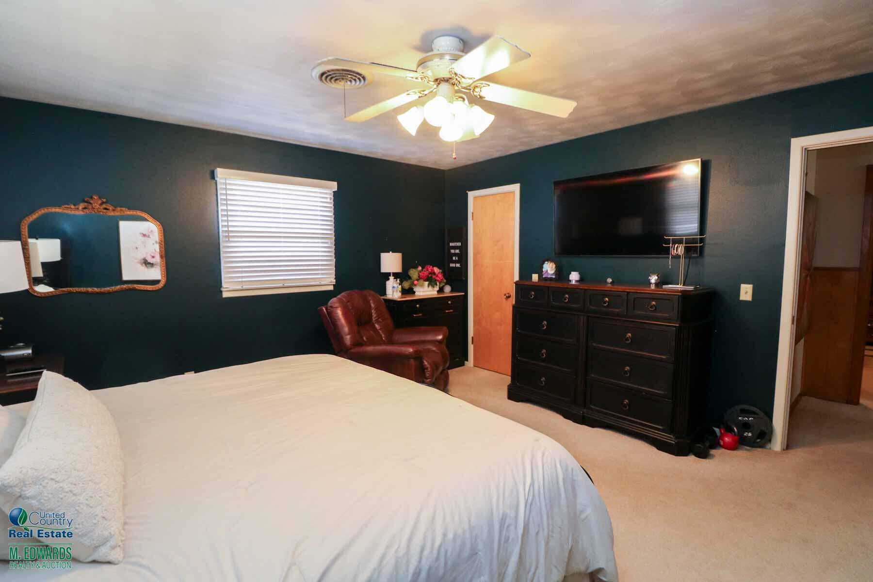 312 East 18th Street Littlefield, TX 79339 - Photo 11 of 14 a bedroom with a bed and a flat screen tv