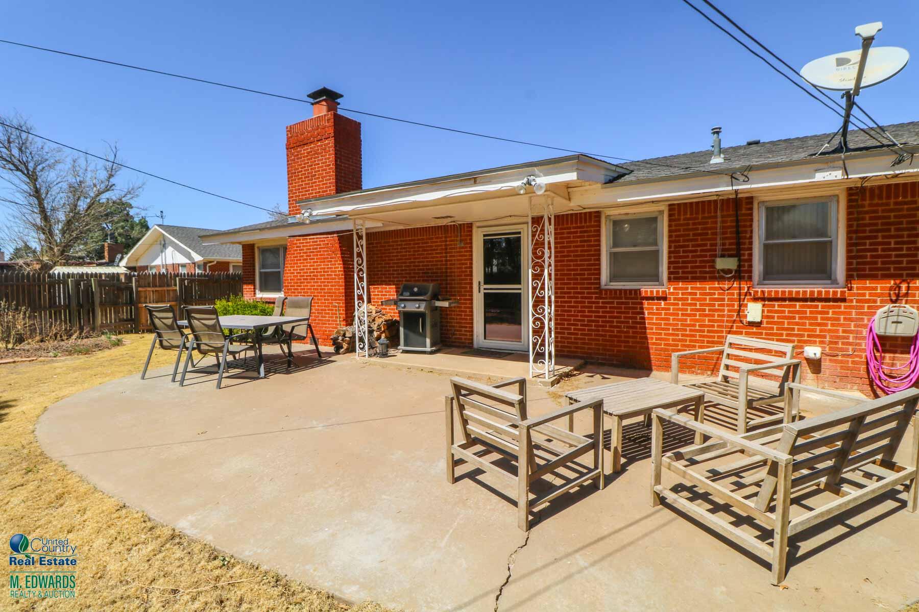 312 East 18th Street Littlefield, TX 79339 - Photo 13 of 14 a view of a patio with swimming pool