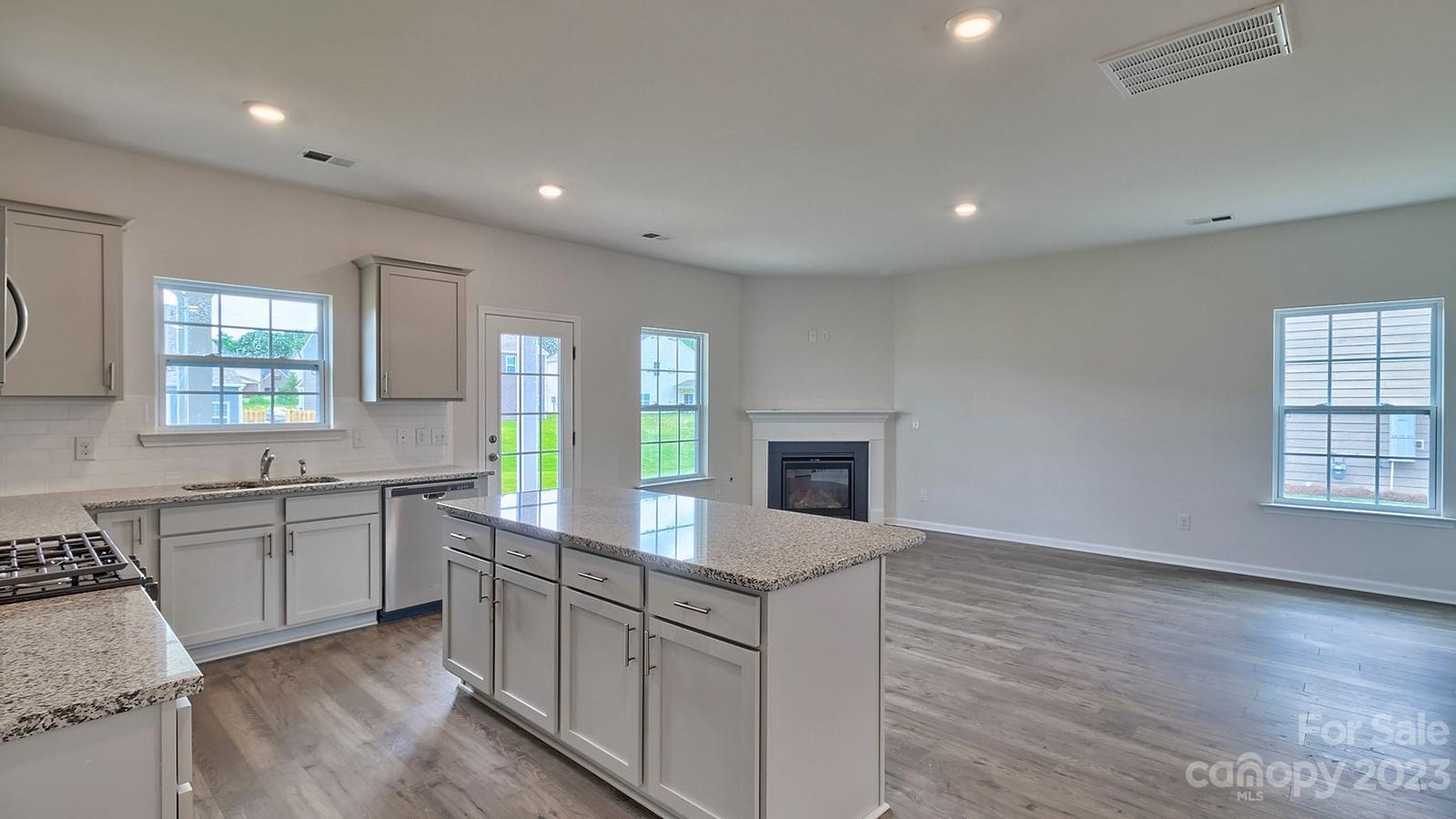 330 Ridgeview Lane Mars Hill, NC 28754 - Photo 5 of 18 Gallery Image 5