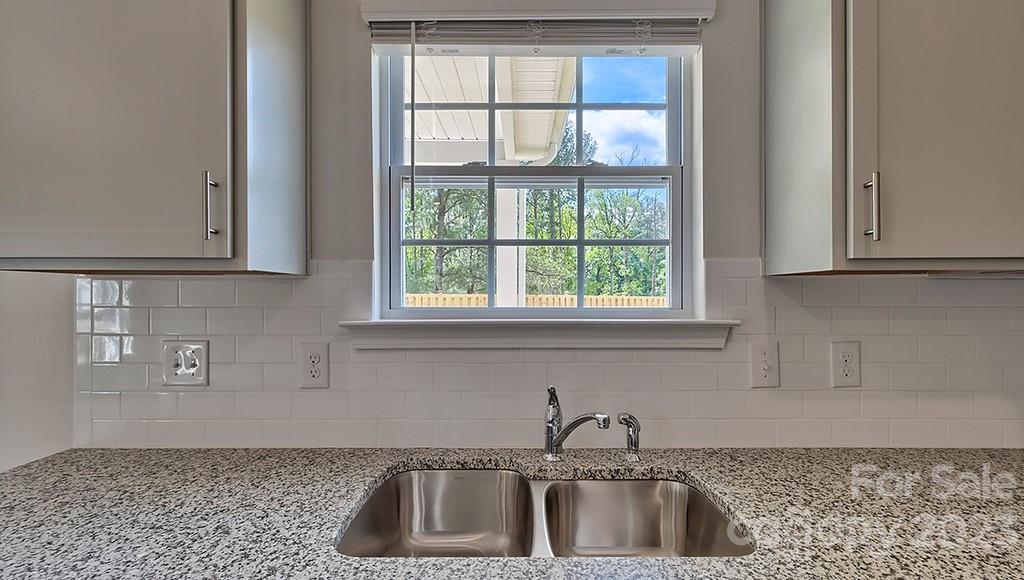 330 Ridgeview Lane Mars Hill, NC 28754 - Photo 7 of 18 Gallery Image 7