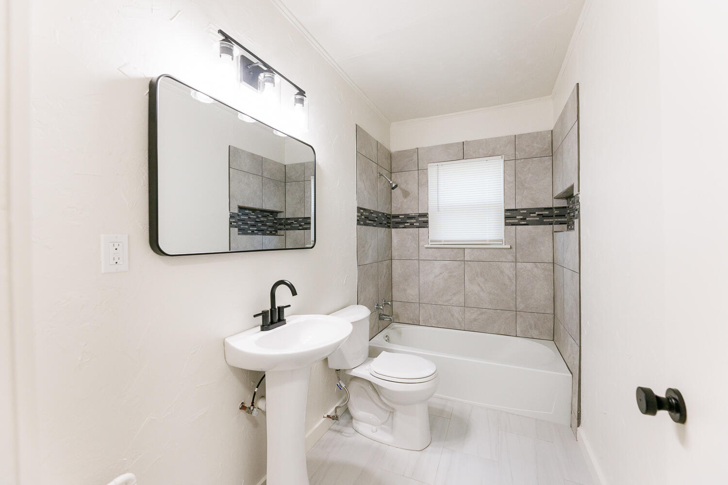 2712 37th Street Lubbock, TX 79413 - Photo 25 of 30 2712 37th-43