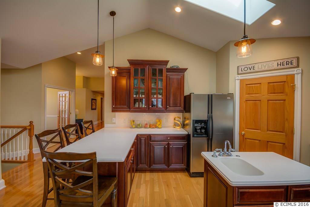 2472 Amber Ridge Drive Dubuque, IA 52002 - Photo 8 of 25 Gallery Image 8
