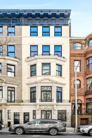 a black and white photo of a living room