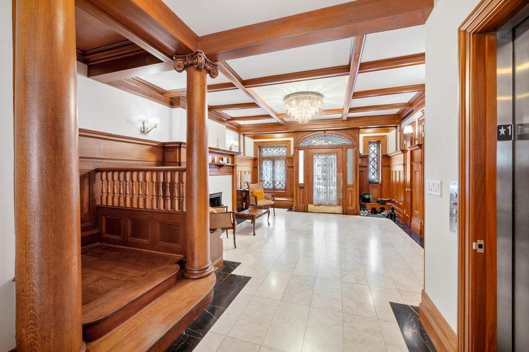 328 West 108th Street Manhattan, NY 10025 - Photo 4 of 38 a view of livingroom with furniture