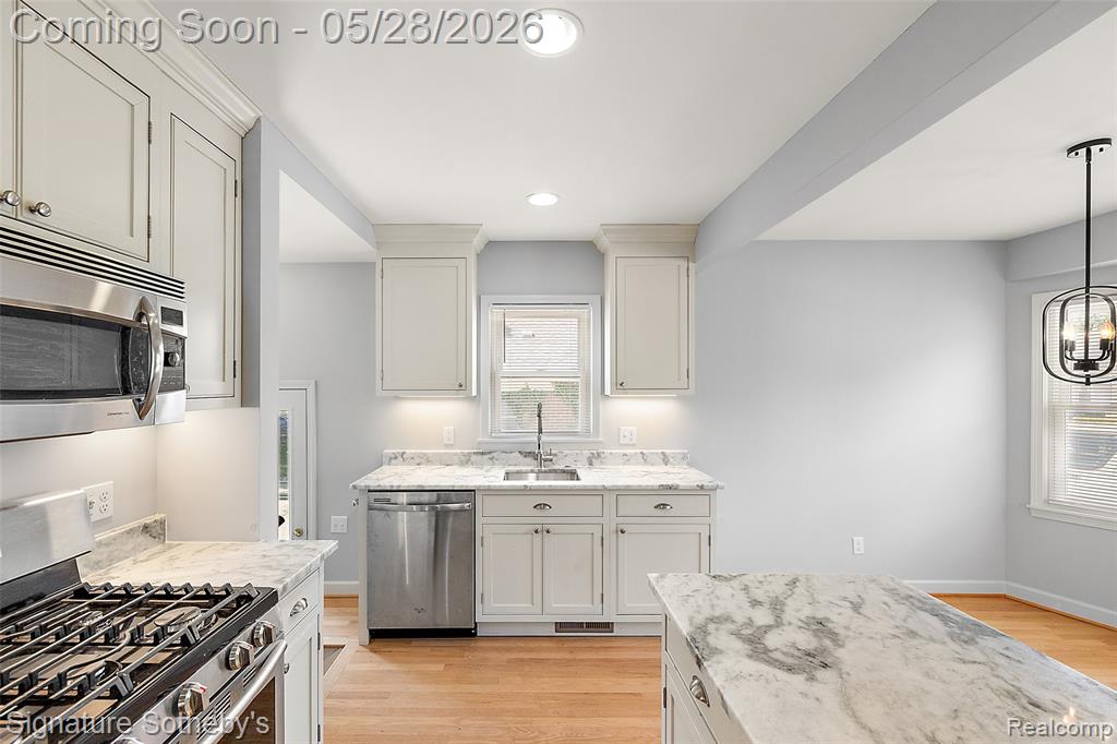 2381 Princeton Road Berkley, MI 48072 - Photo 4 of 20