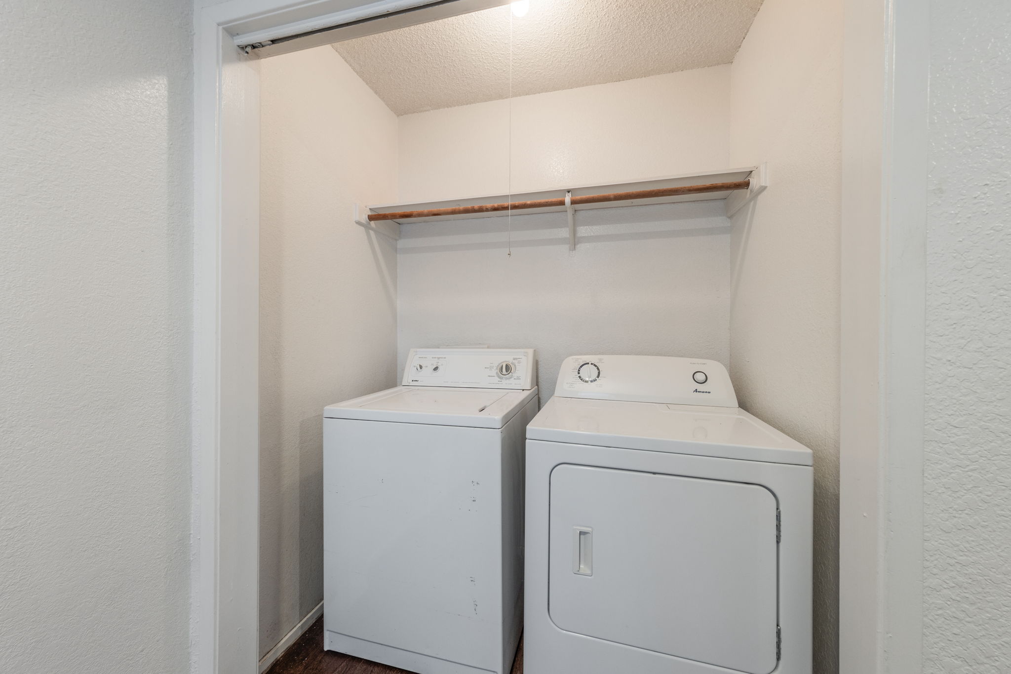 4518 Speedway, Unit B Austin, TX 78751 - Photo 4 of 7 a utility room with dryer and washer