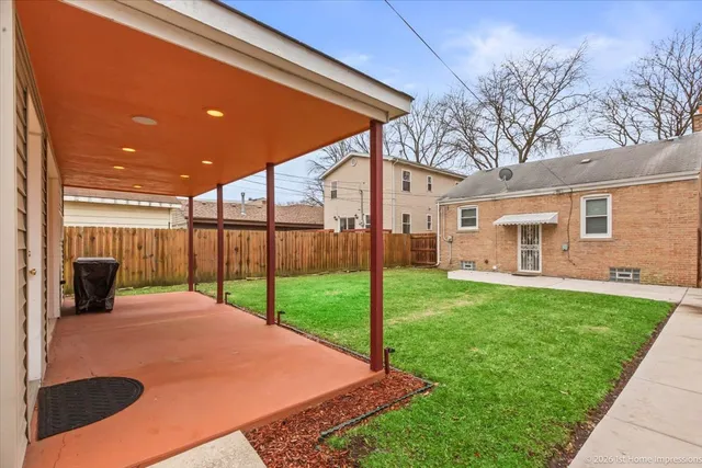 $294,900 | 9603 South Albany Avenue, Evergreen Park, IL 60805