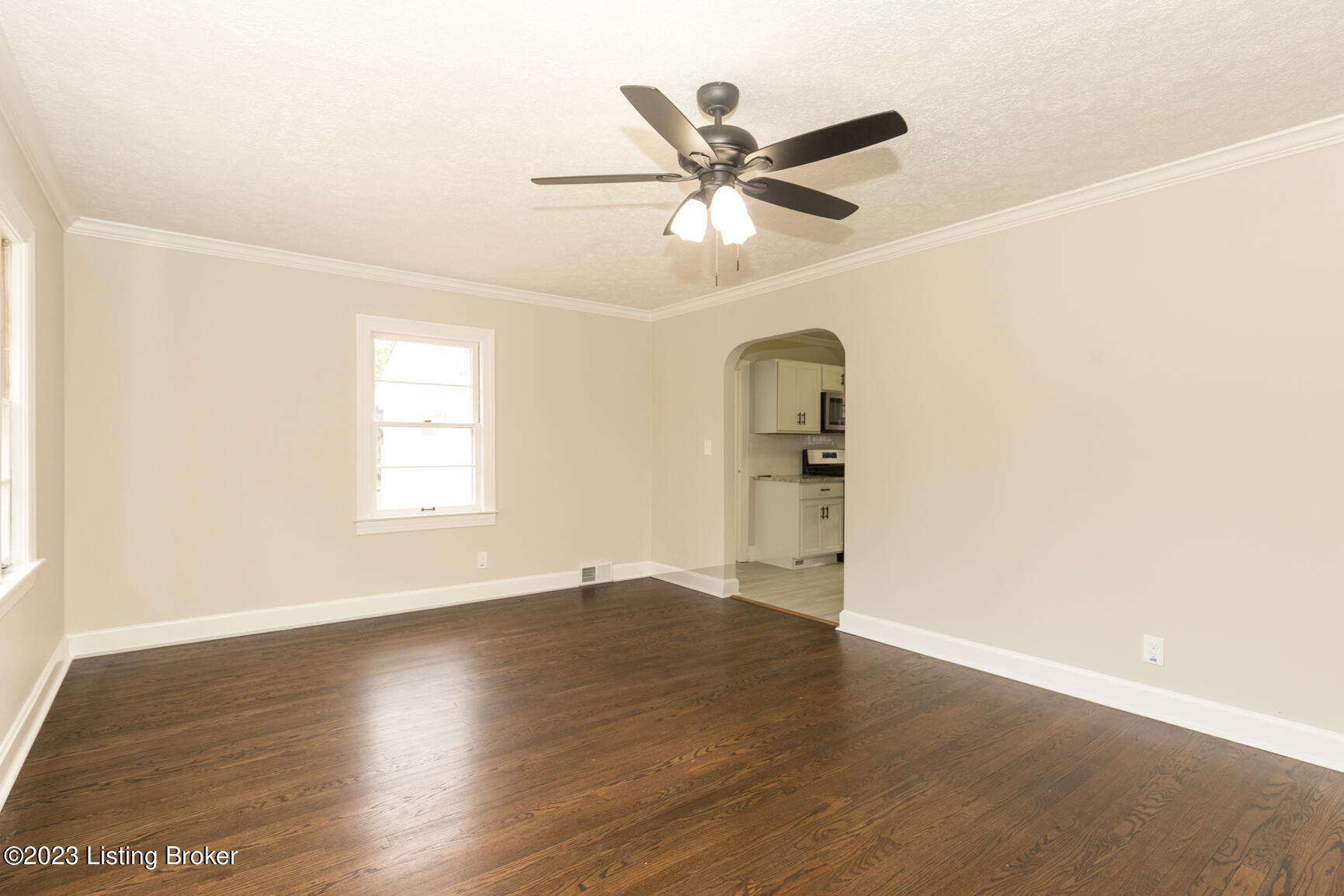 4704 Valley Station Road Louisville, KY 40272 - Photo 10 of 55 4704 Valley Station Rd-9