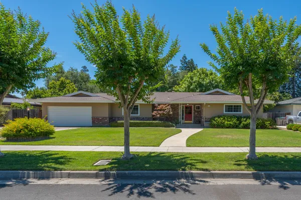 $484,900 | 645 West Celeste Avenue, Fresno, CA 93704