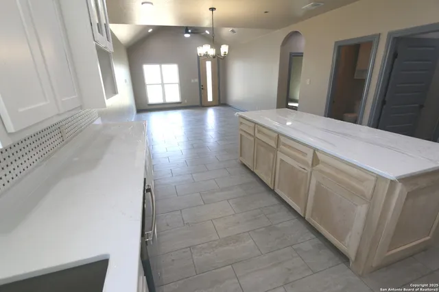 $575,000 | 1186 Highway 181, Floresville, TX 78114