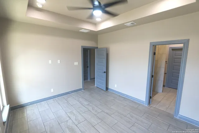 $575,000 | 1186 Highway 181, Floresville, TX 78114