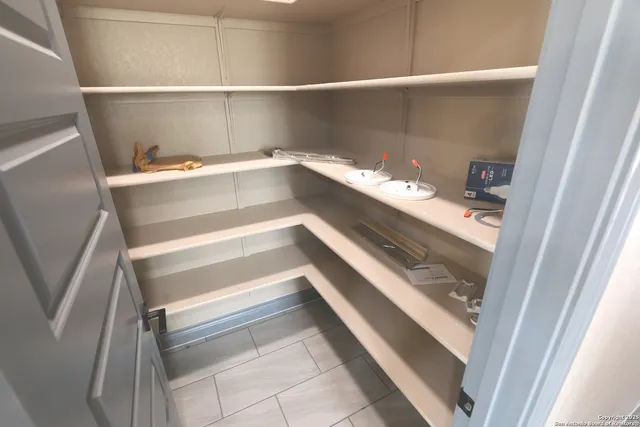 $575,000 | 1186 Highway 181, Floresville, TX 78114