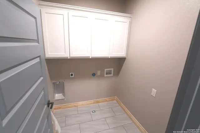 $575,000 | 1186 Highway 181, Floresville, TX 78114