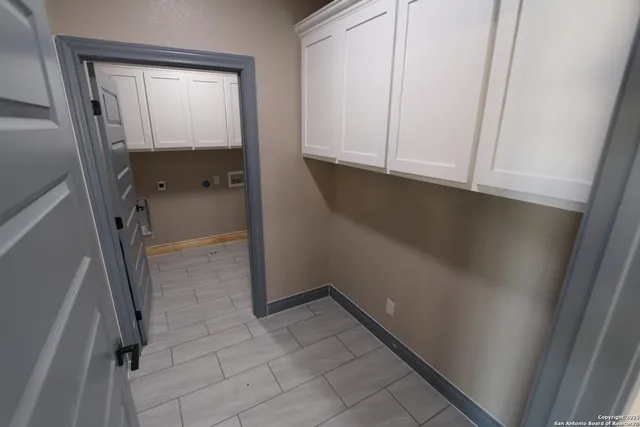 $575,000 | 1186 Highway 181, Floresville, TX 78114