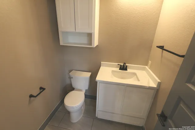 $575,000 | 1186 Highway 181, Floresville, TX 78114