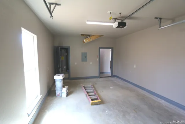 $575,000 | 1186 Highway 181, Floresville, TX 78114