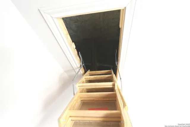 $575,000 | 1186 Highway 181, Floresville, TX 78114