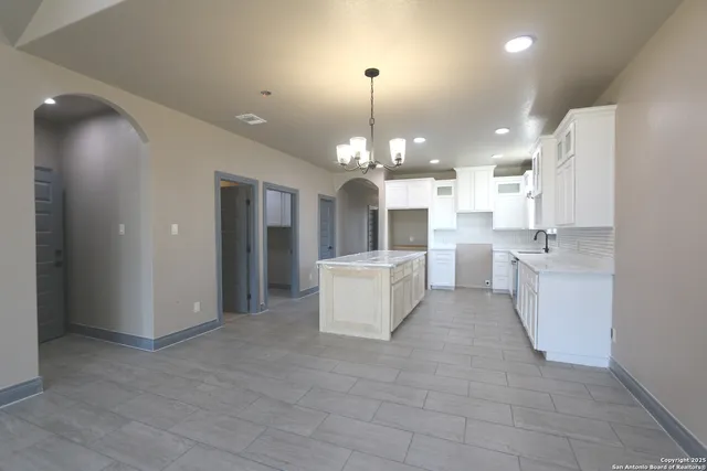 $575,000 | 1186 Highway 181, Floresville, TX 78114