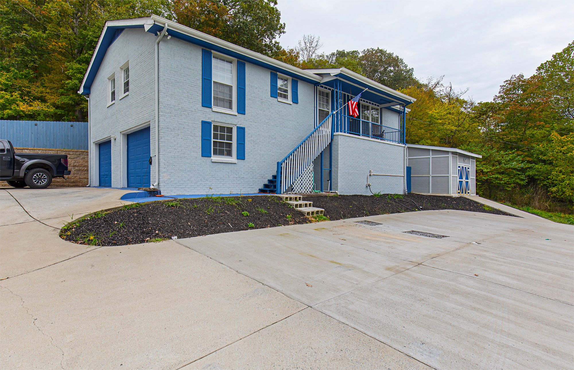 3114 Tyree Springs Road Hendersonville, TN 37075 - Photo 4 of 18 a view of a house with a yard