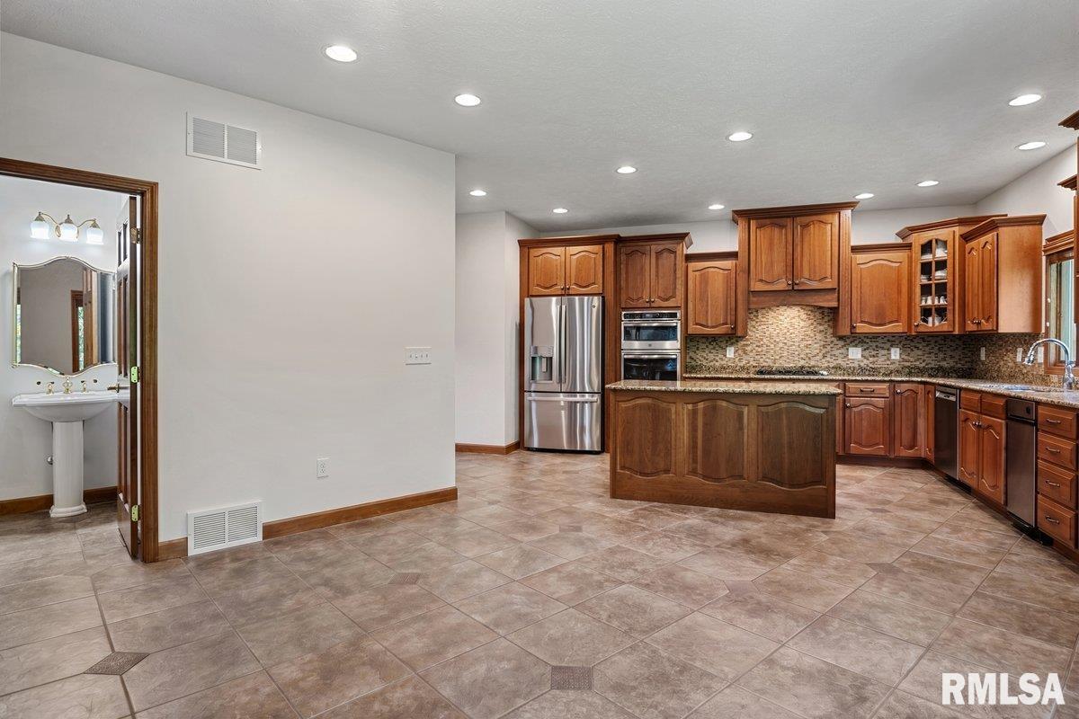 47 Woodland Trail Rochester, IL 62563 - Photo 20 of 96