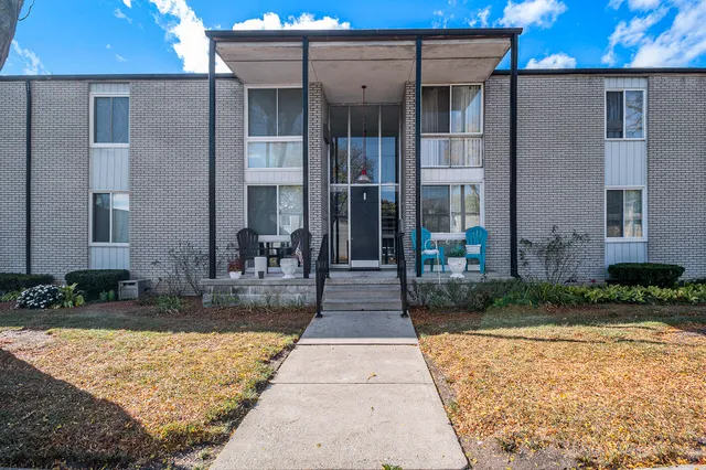 $120,000 | 4030 West 13 Mile Road, Unit I 3, Royal Oak, MI 48073
