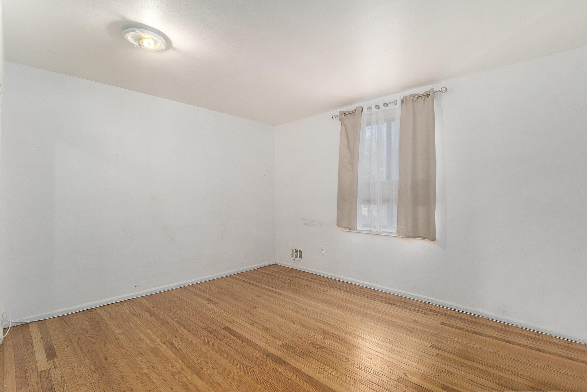 4030 West 13 Mile Road, Unit I 3 Royal Oak, MI 48073 - Photo 12 of 17 012_file_281