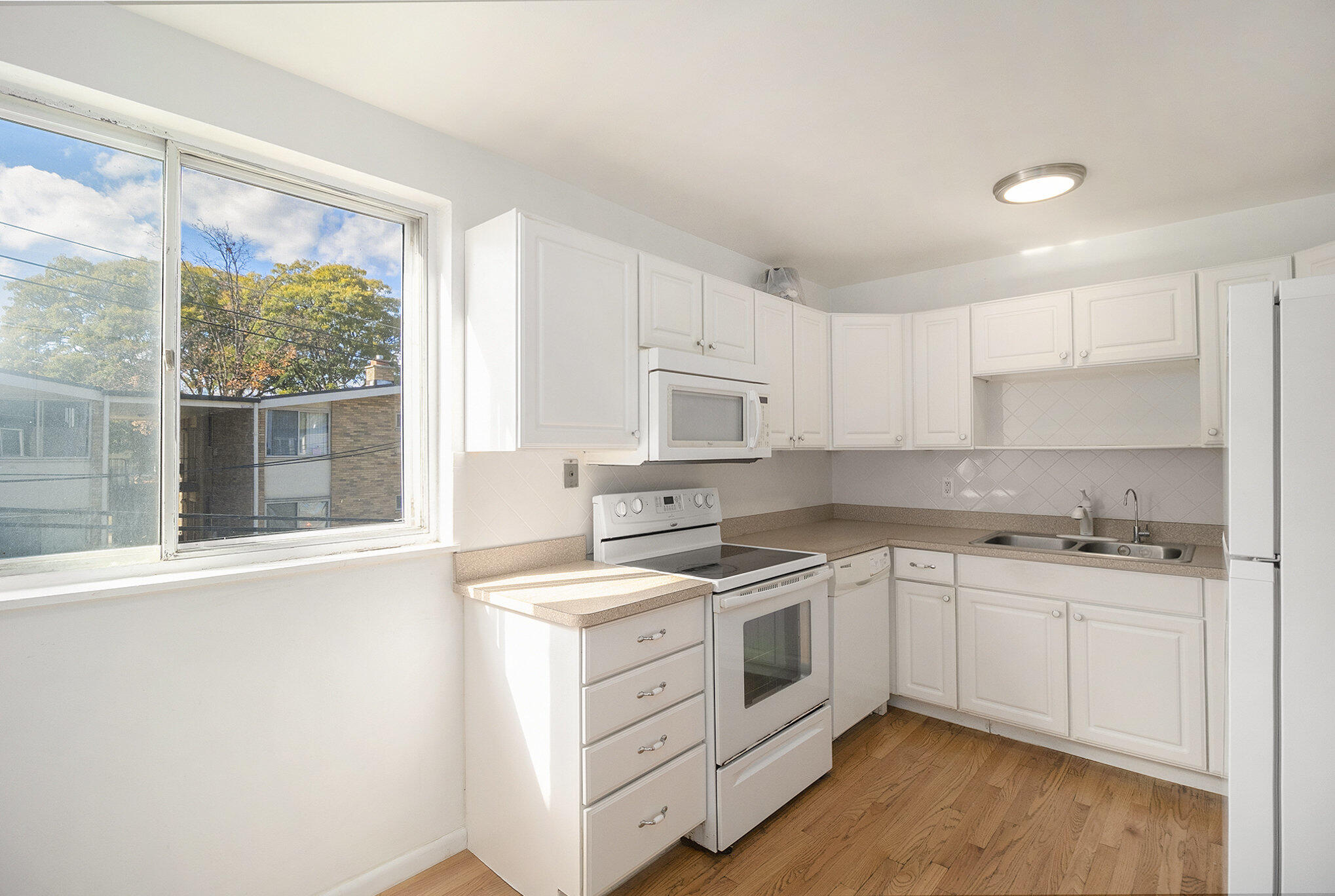 4030 West 13 Mile Road, Unit I 3 Royal Oak, MI 48073 - Photo 15 of 17 010_file_310