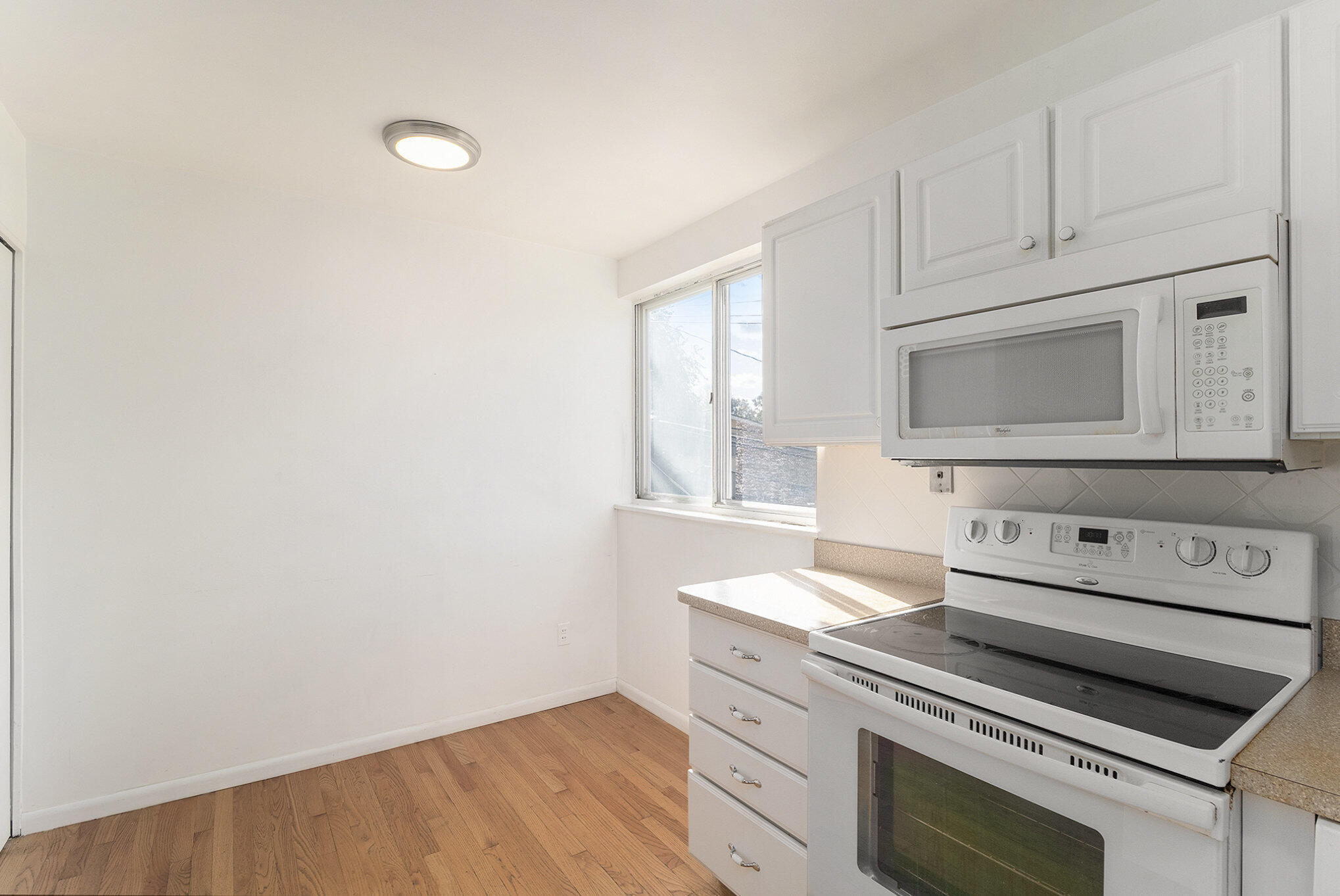 4030 West 13 Mile Road, Unit I 3 Royal Oak, MI 48073 - Photo 5 of 17 009_file_14