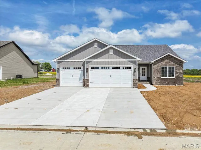 $440,100 | 914 Seneca Drive, Waterloo, IL 62298