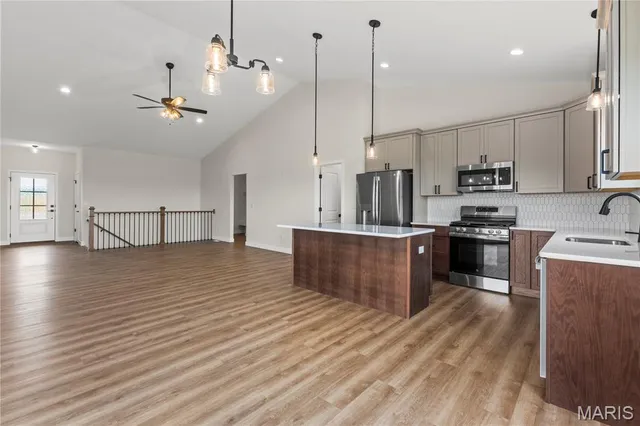 $440,100 | 914 Seneca Drive, Waterloo, IL 62298