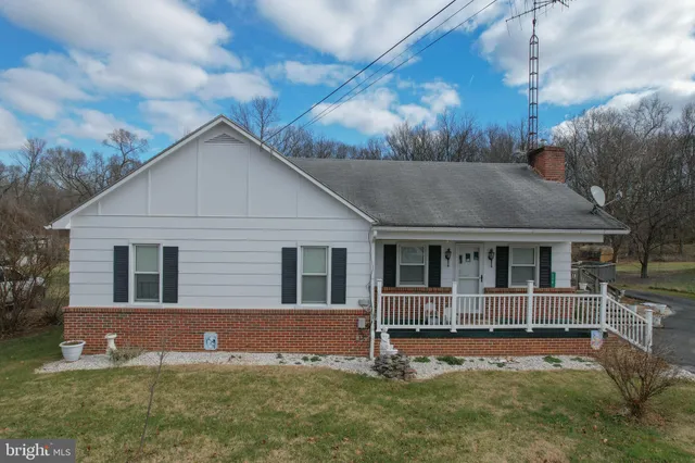 $275,000 | 119 Old Leetown Pike, Kearneysville, WV 25430