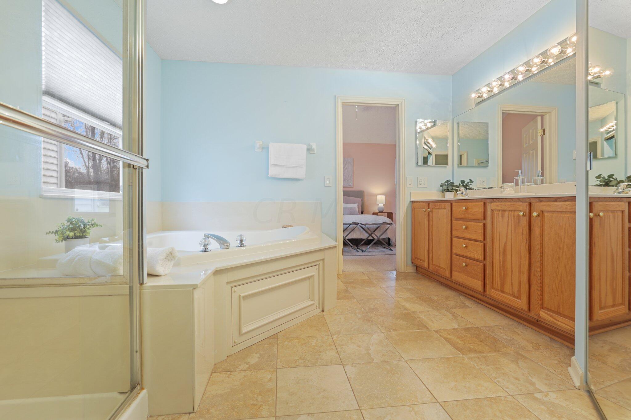 145 Rivers Edge Way Columbus, OH 43230 - Photo 37 of 69 Primary En Suite