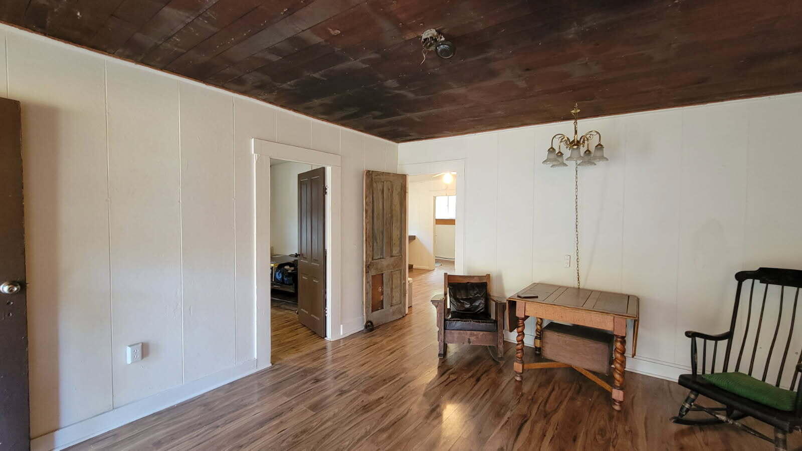 126 South Nelson Street Mitchell, OR 97750 - Photo 2 of 10 a view of a livingroom with furniture and hardwood floor