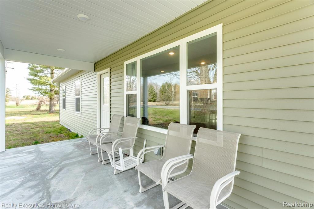 6324 State Road Fort Gratiot, MI 48059 - Photo 4 of 34