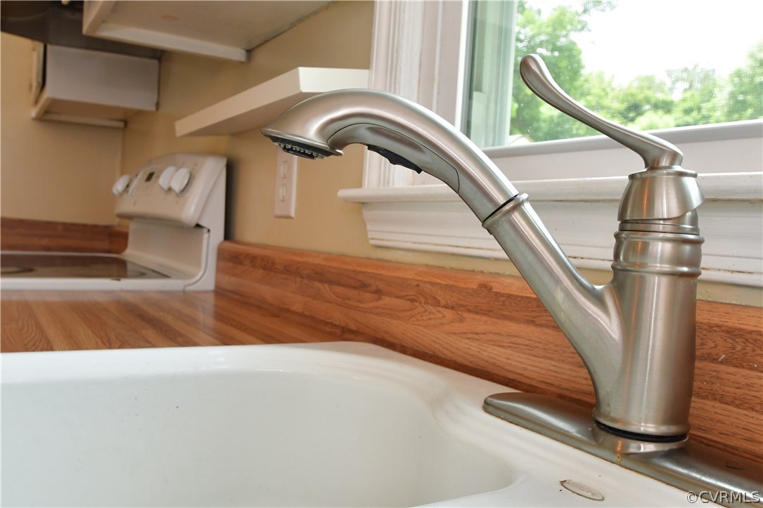 7630 Cotfield Road North Chesterfield, VA 23237 - Photo 6 of 29 Farm Style Sink and Upgraded Faucet!