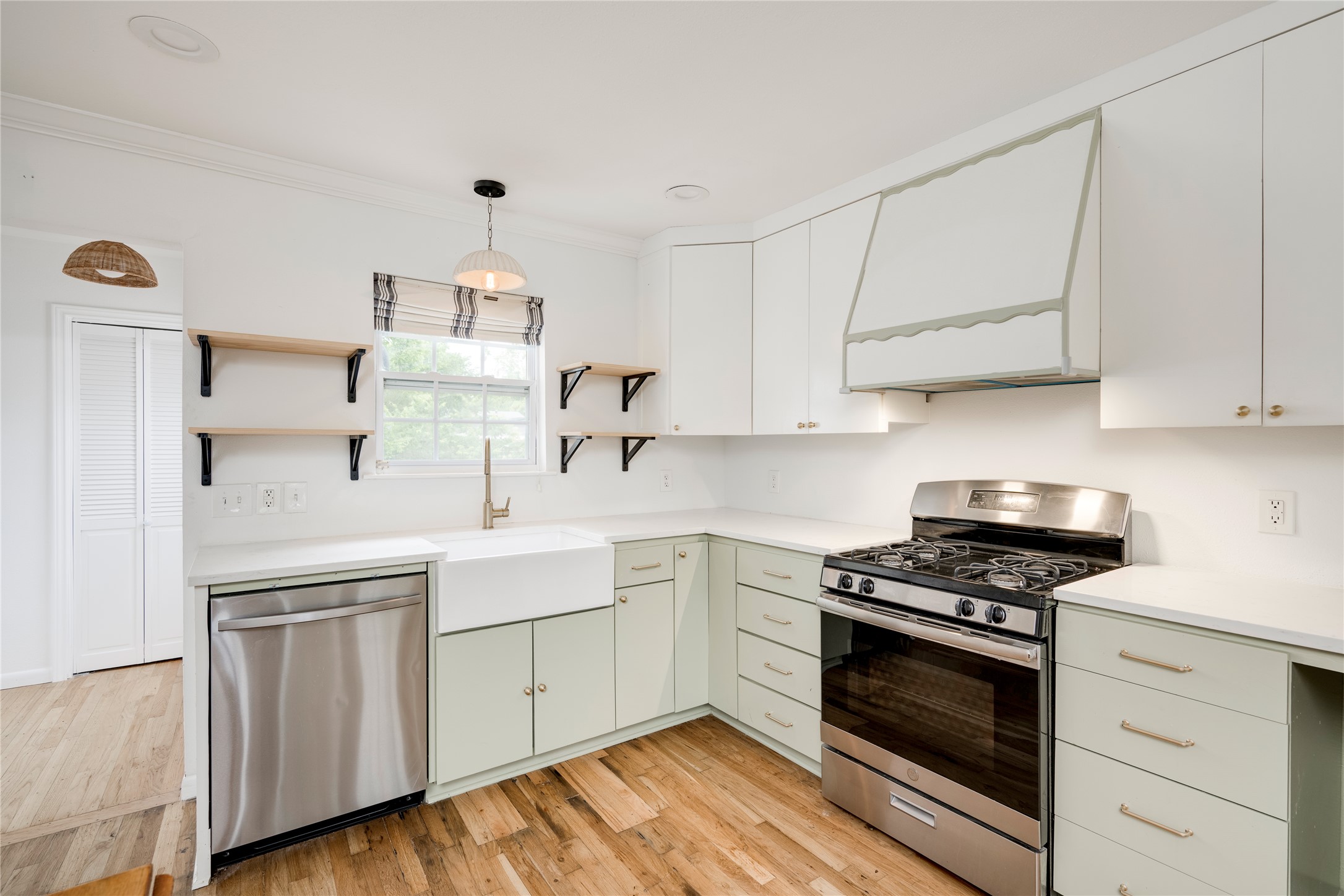 3301 Bengston Street Austin, TX 78702 - Photo 8 of 34