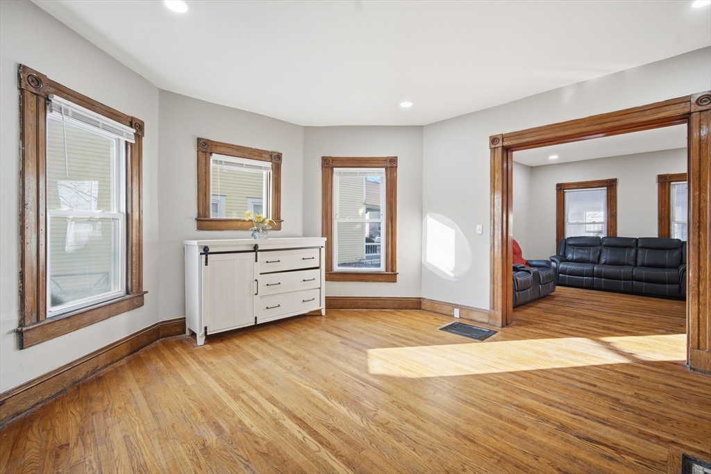 106 Amherst Street Springfield, MA 01109 - Photo 19 of 30