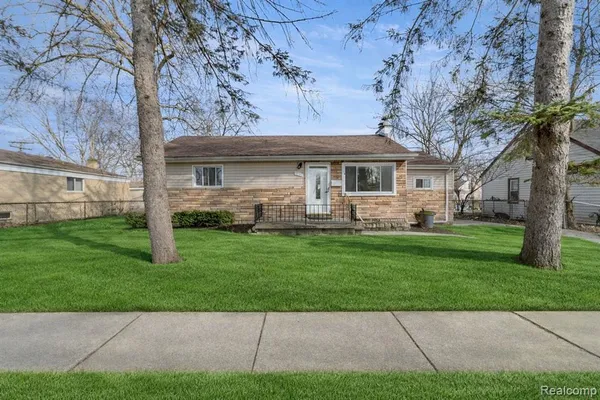 $1,800 | 4417 Bedford Street, Dearborn Heights, MI 48125