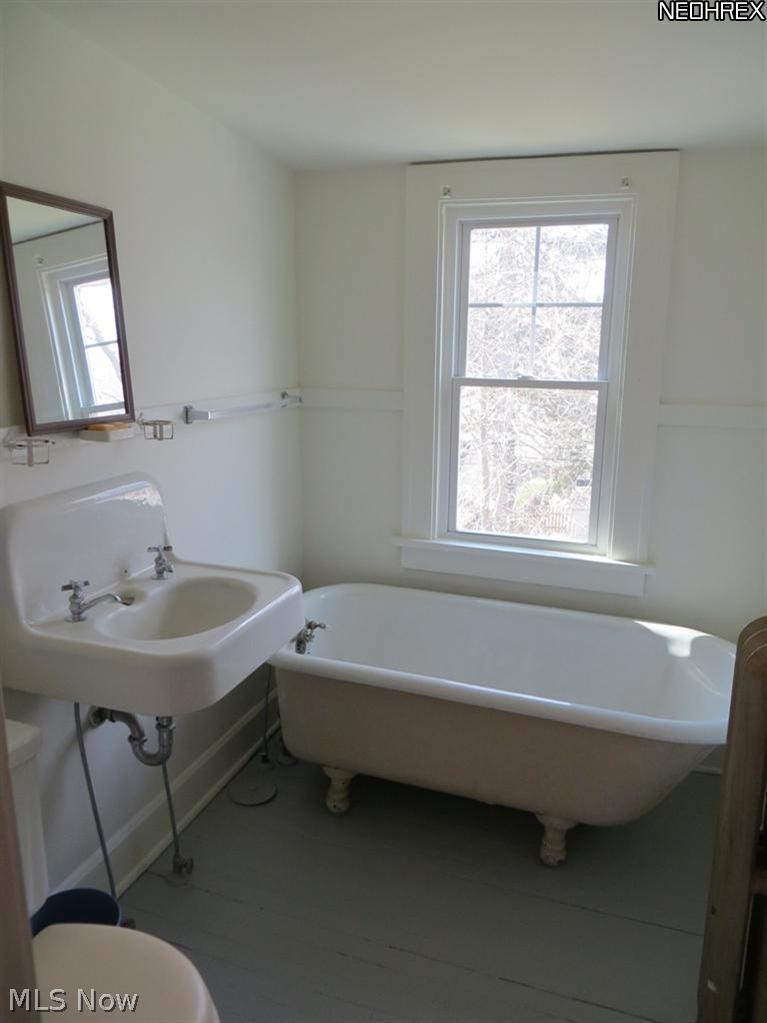 3312 Braemar Road Cleveland, OH 44120 - Photo 16 of 19 Third floor bathroom with clawfoot tub