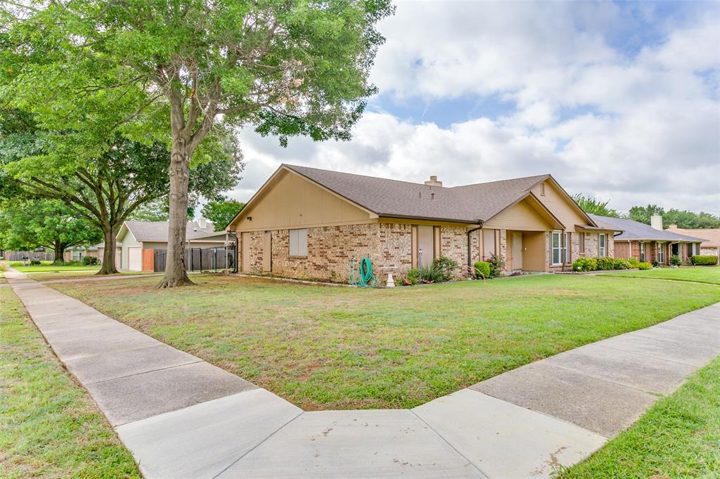 Side Drive With Extended Length and Carport